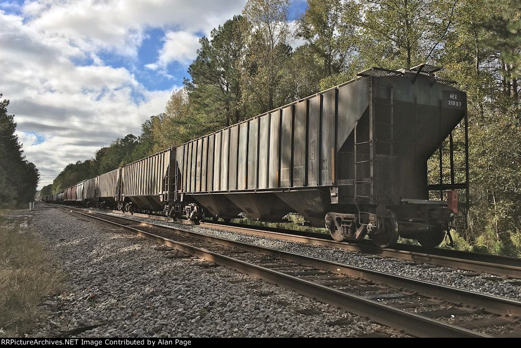 ITLX 40209 and AEX 21937 at the tail end